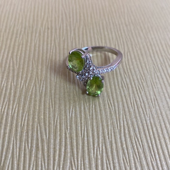 🖤 .925 Green Peridot Sterling Silver Eternity Ring - Picture 3 of 6